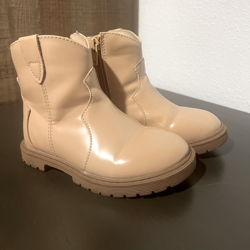 Gap Tan boots girls toddler size 8! In great condition!